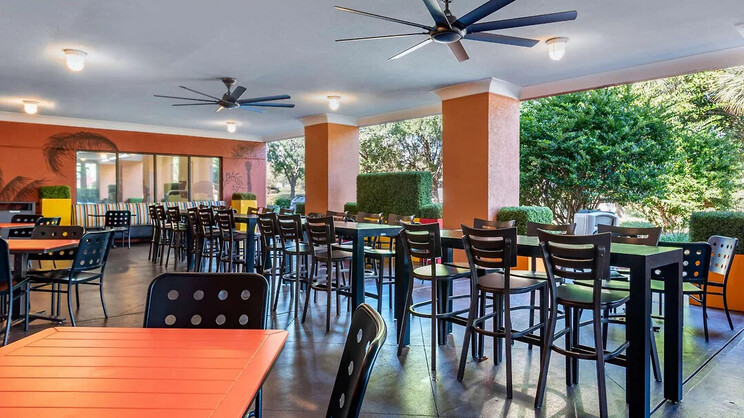 Comfort Inn & Suites Near Universal Orlando Resort-convention Ctr.